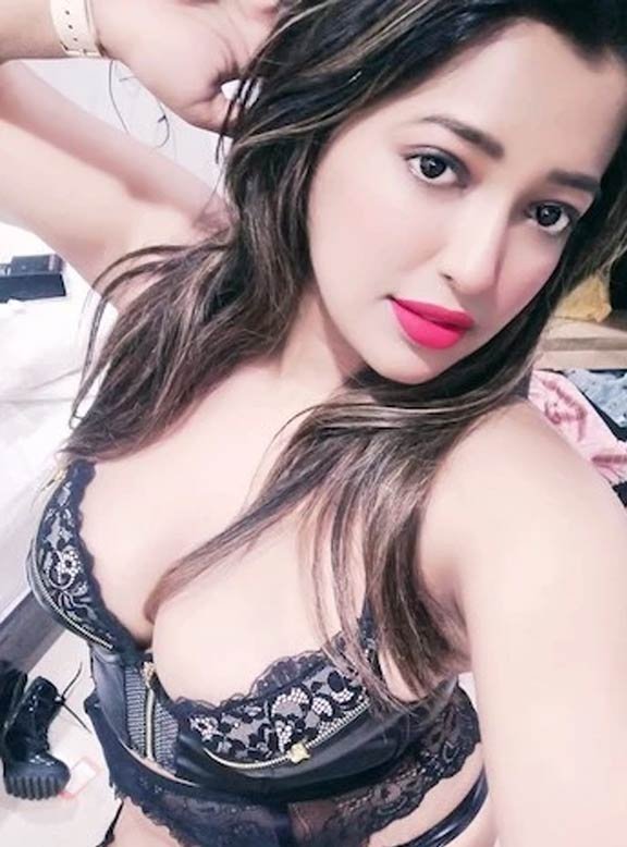 Karnal aged housewife Call Girl